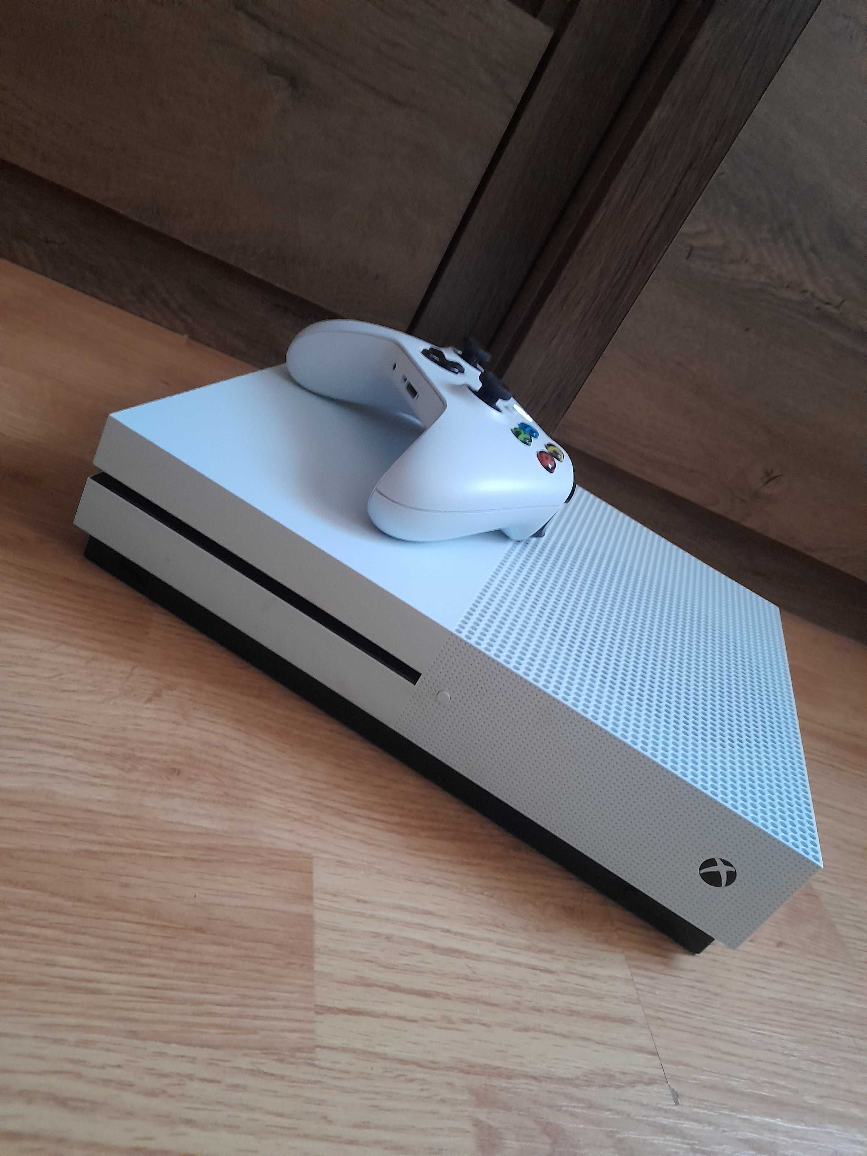 Xbox One S + Consola