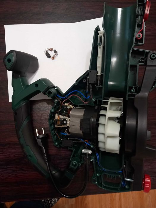 Продавам Листосъбирач PARKSIDE PLS 3000A1 за ремонт или части.