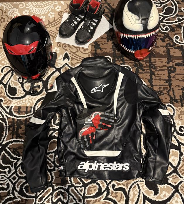 Продаётся Ducati panigale с мотоэкипировкой