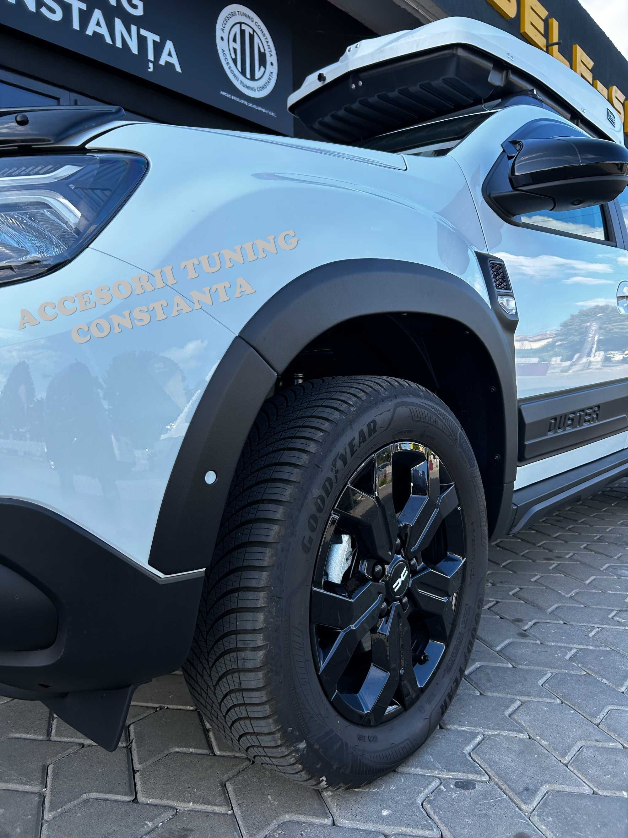 Protectii / Ornamente Usi - Aripi Kit Complet Dacia Duster 2 2018-2023
