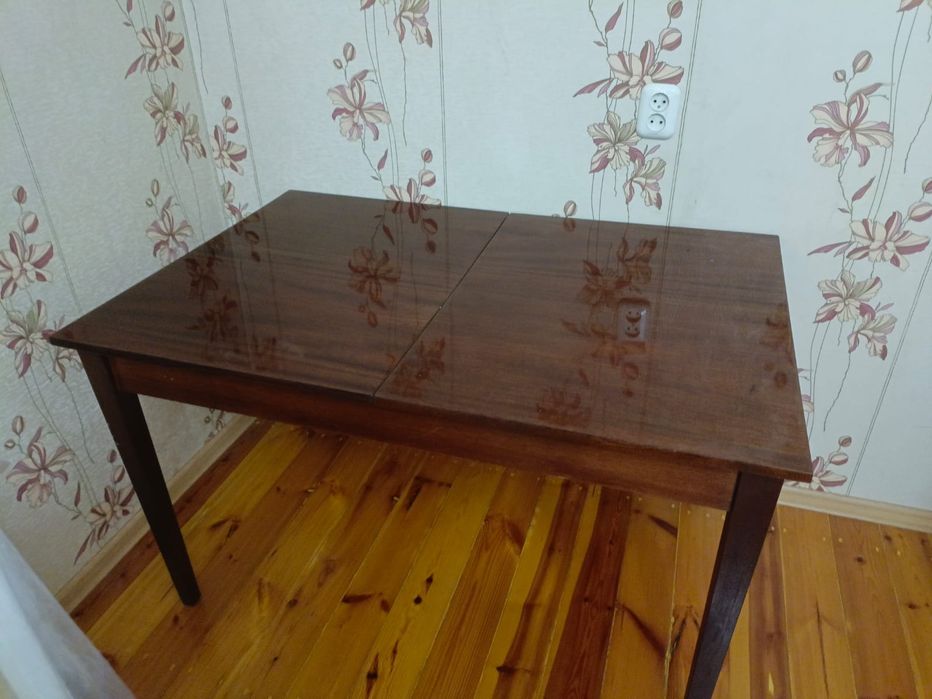 Продается стол с