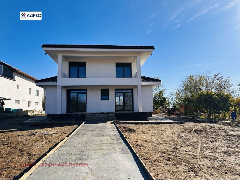 Къща в Плевен, област-с.Гривица площ 180 цена 275000