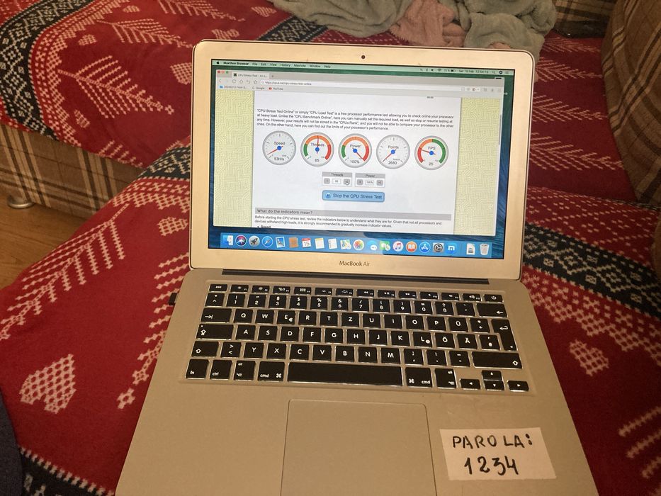 Laptop Apple MacBook Air 13" cu procesor I5,SSD de 256 Gb si 4 Gb RAM