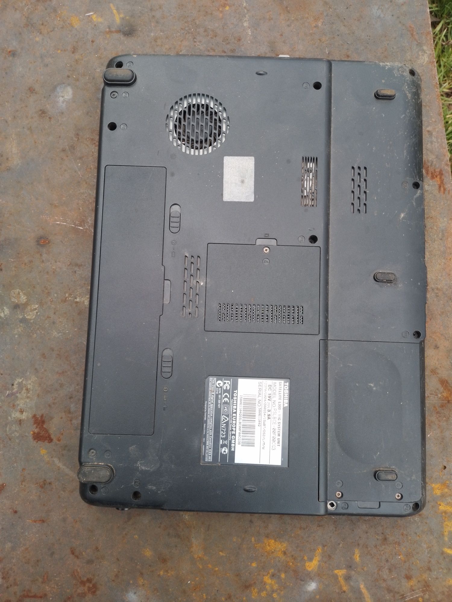 Laptop Toshiba Satellite L300-11G , defect pentru PIESE