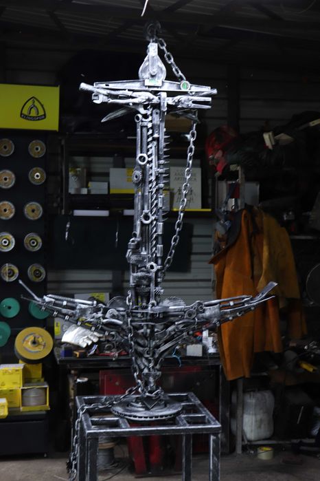 Sculptura Ancora din scule si unelte