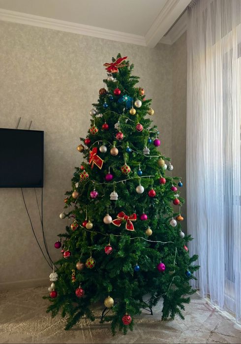 Ёлка с игрушками