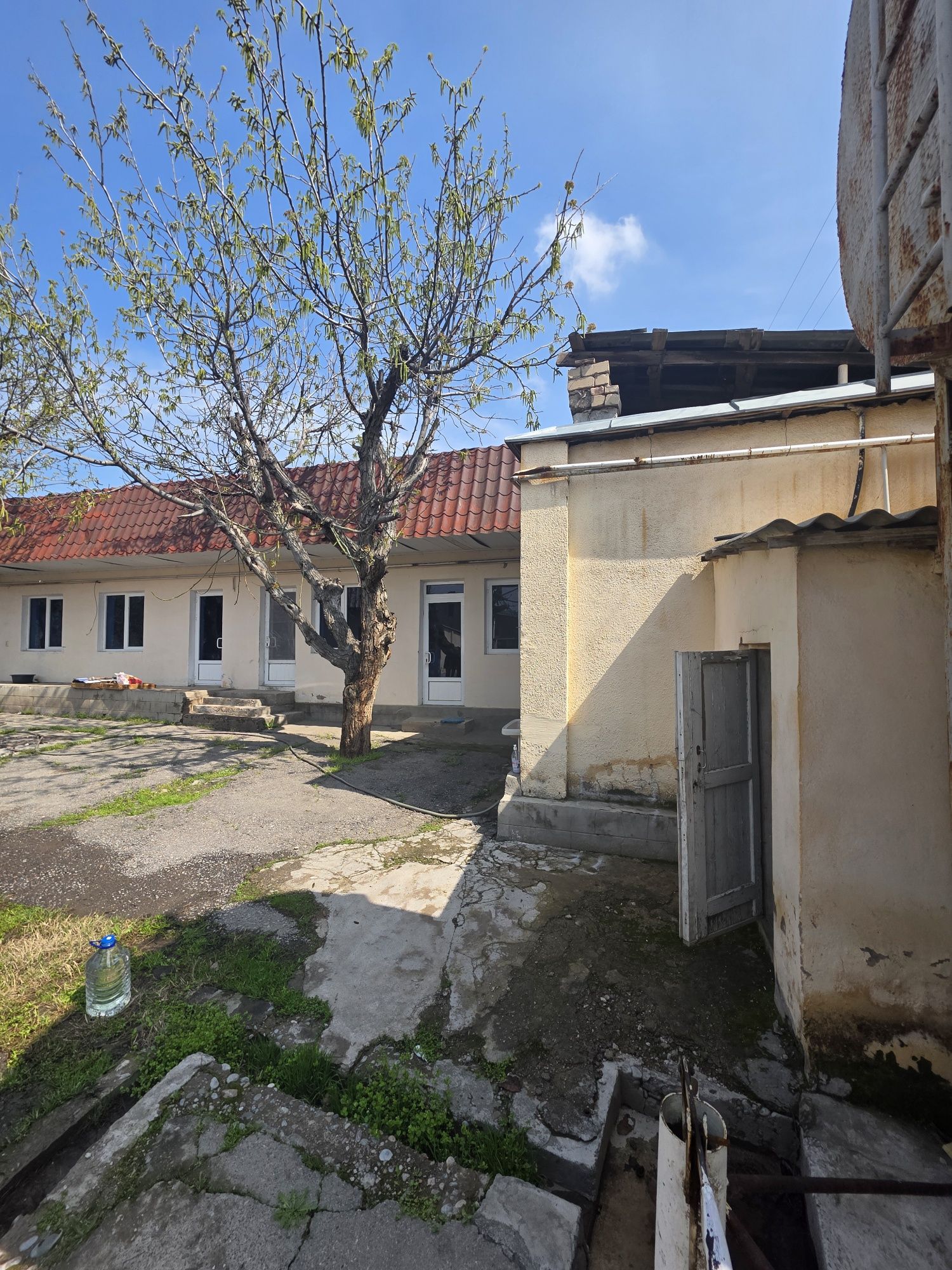Қибрай тумани Уймовут  маҳалласида 32 сотихли ер участкаси сотилади.