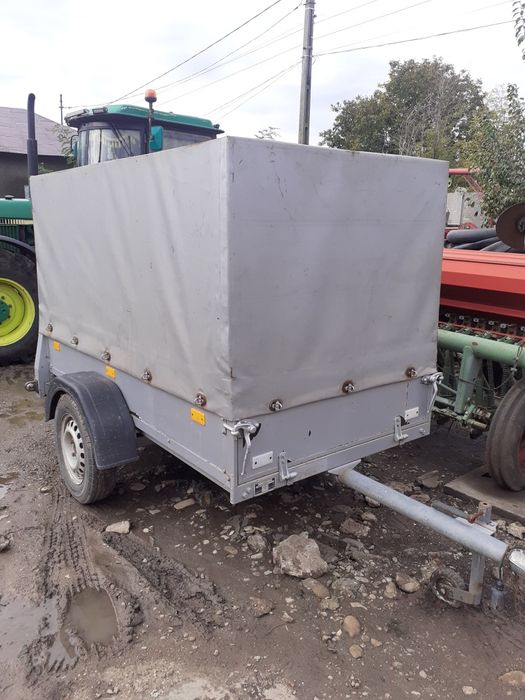 Remorca auto cu masa de 750 kg