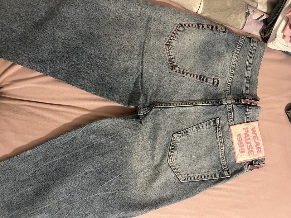 Чисто нови дънки Pause