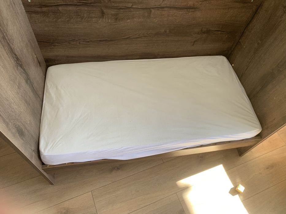 Детско легло с люлеещ механизъм