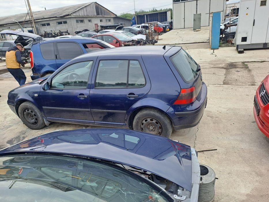 Dezmembrez VW Golf 4 1.4 benzina