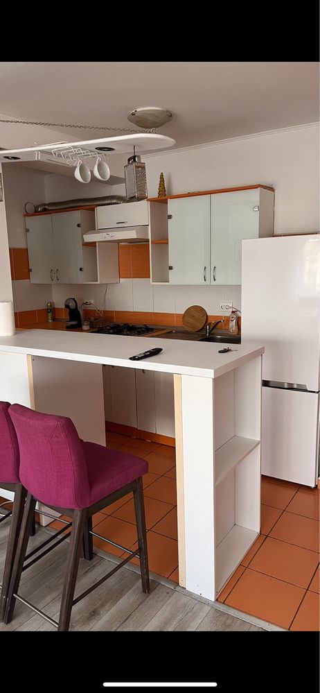 Inchiriez apartament