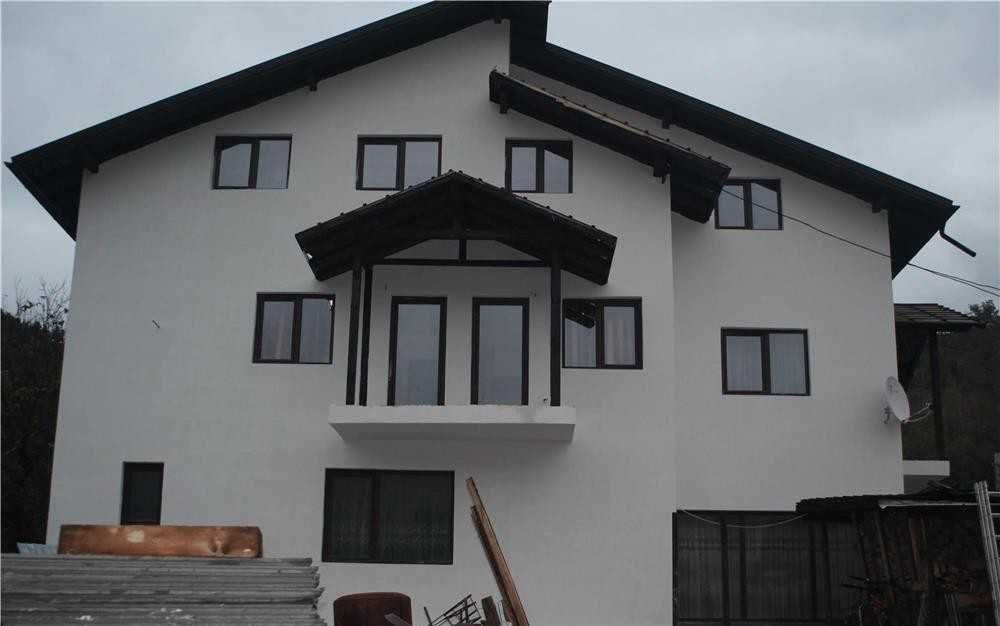 Construim Case din Lemn la Roșu