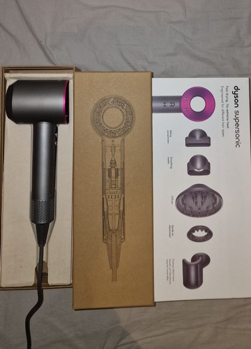 Vând uscător de păr