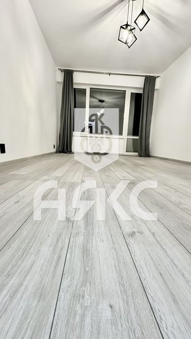 Продаваме двустаен апартамент в кв. Надежда 4