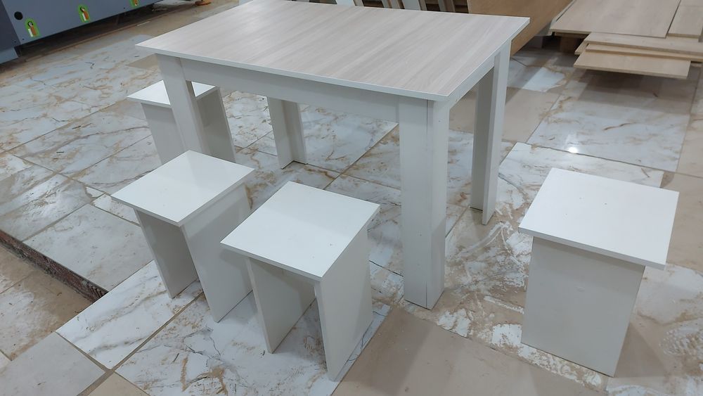 стол и 4 табуретки цена с доставкой 30000 есть шкаф