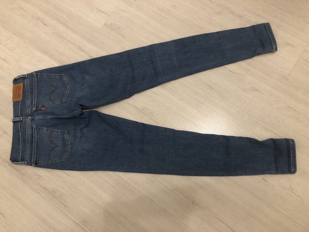 Джинсы Levis 25 размера XS