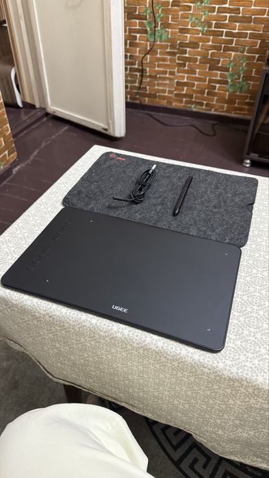 Графический планшет UGEE