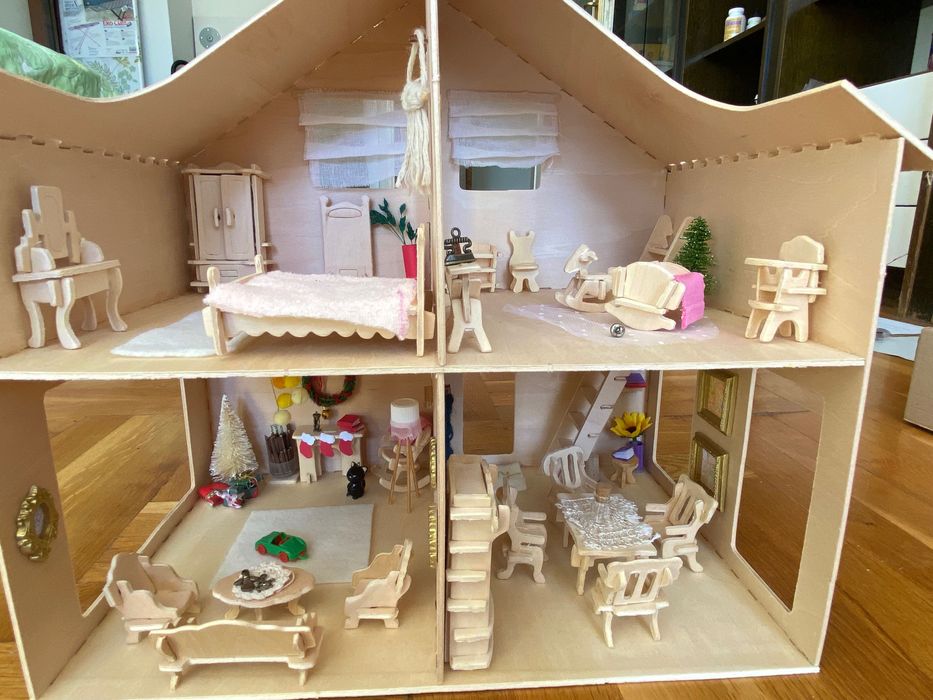 Къща за кукли от дърво