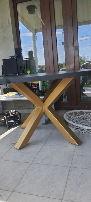 Masa  cu picior metalic