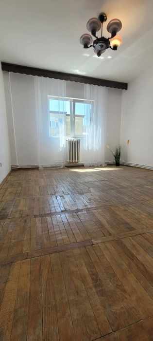 Garsoniera cf 1 în Onești, zona de jos.