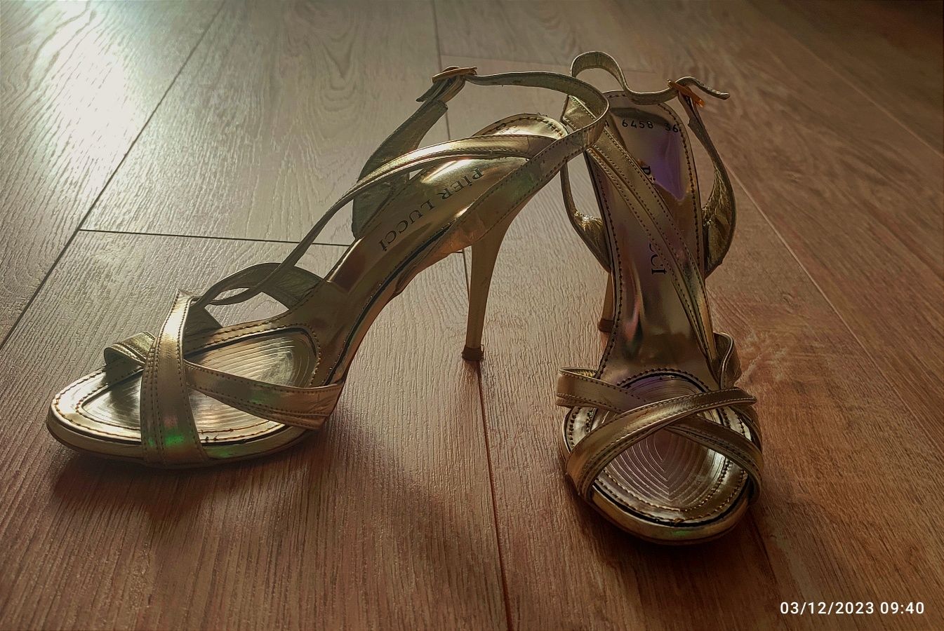 Дамски обувки с висок ток златни