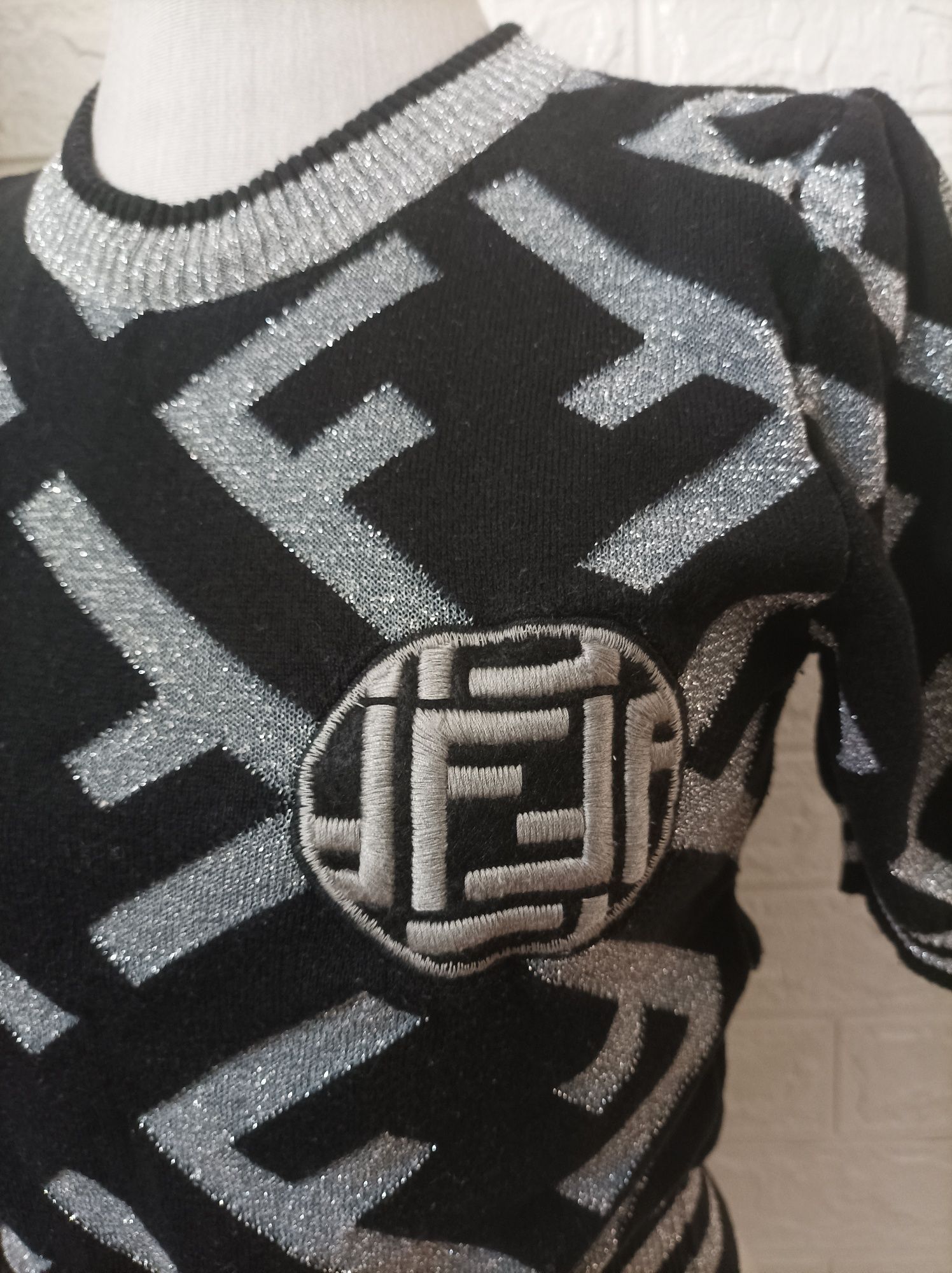 Fendi logo оригинална блуза