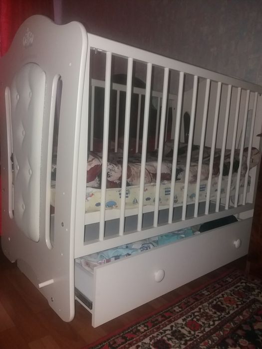 Продам детскую кроватку с матрасом