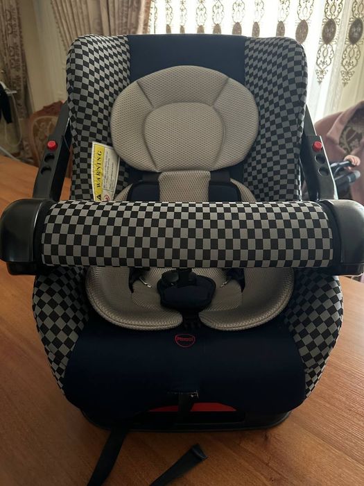 Автокресло сотилади