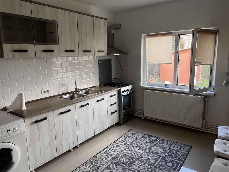 Casă 3 camere +curte 500 mp de închiriat