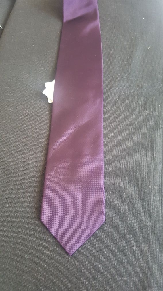 Cravata noua batistini