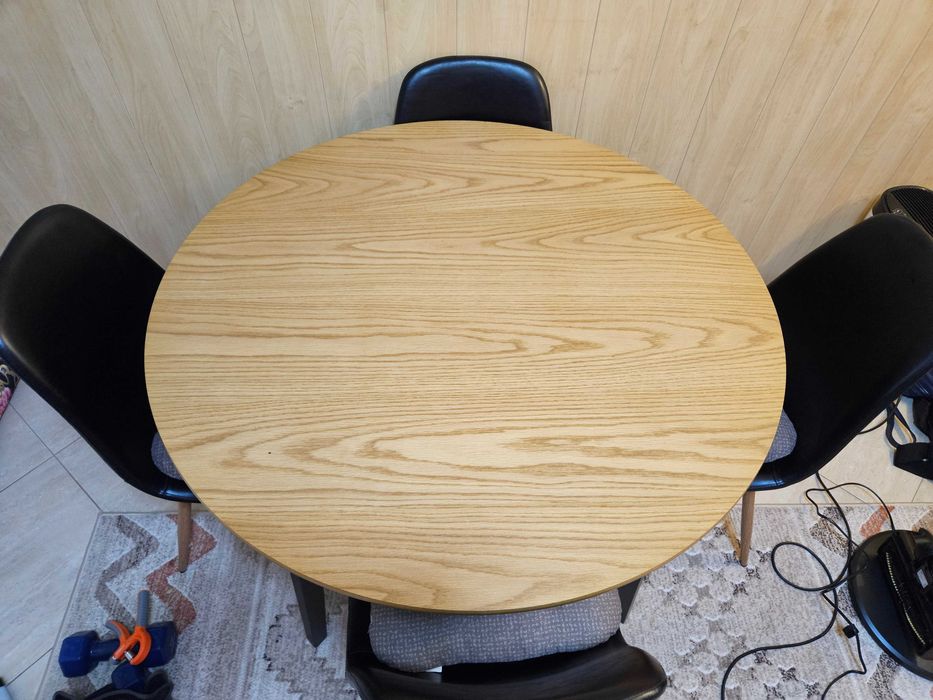 Masa rotunda si 4 scaune