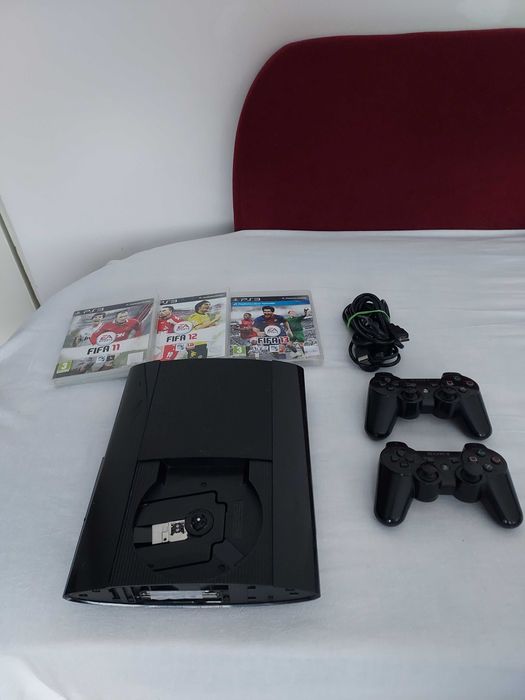 Ps3 super slim,cu 2 manete +jocuri