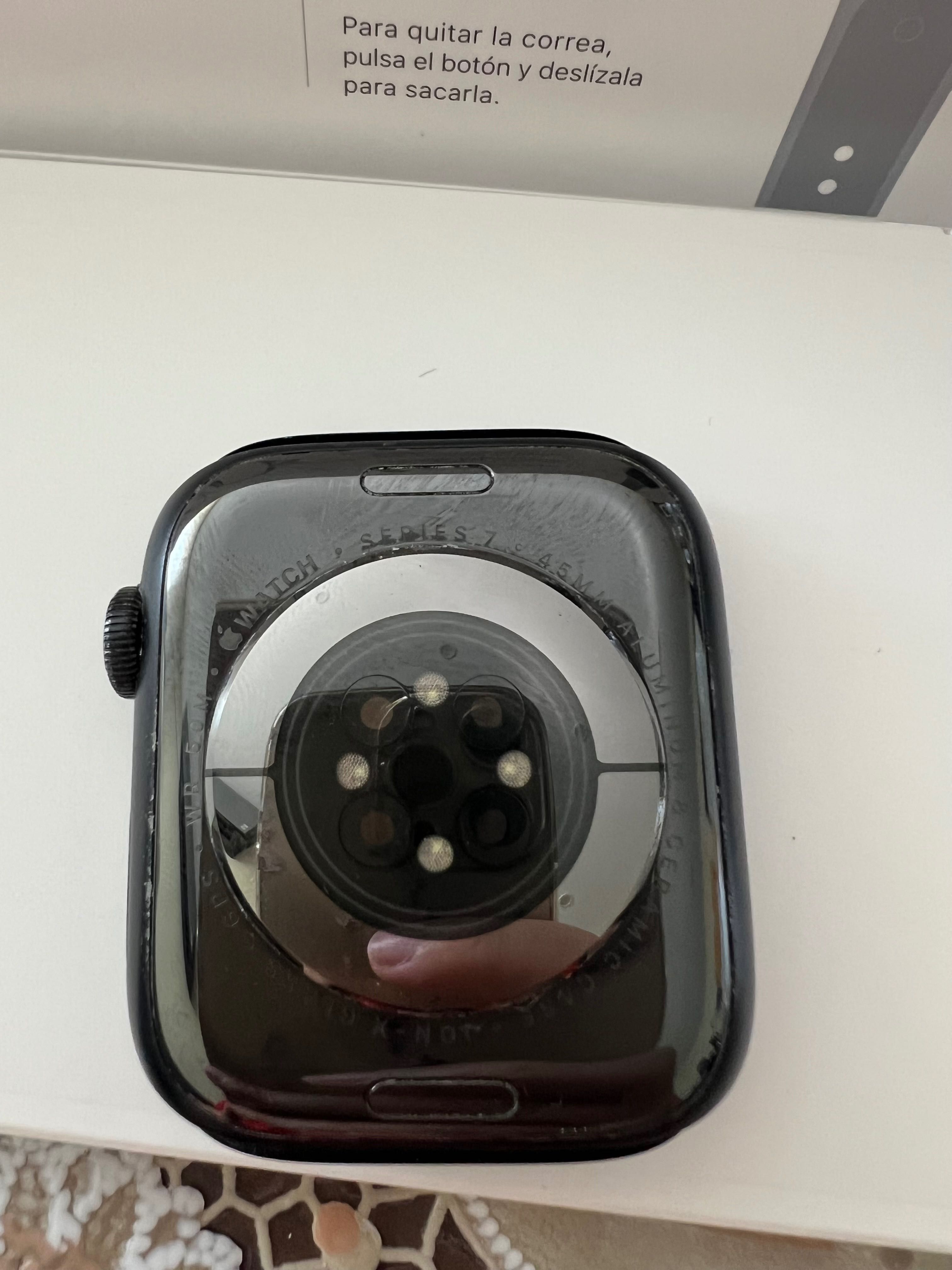 Apple Watch Series 7 45mm GPS (неработещ) + каишки S/M M/L и зарядно
