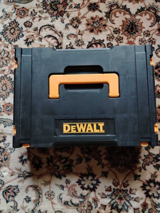 фирменный набор/комплект инструментов