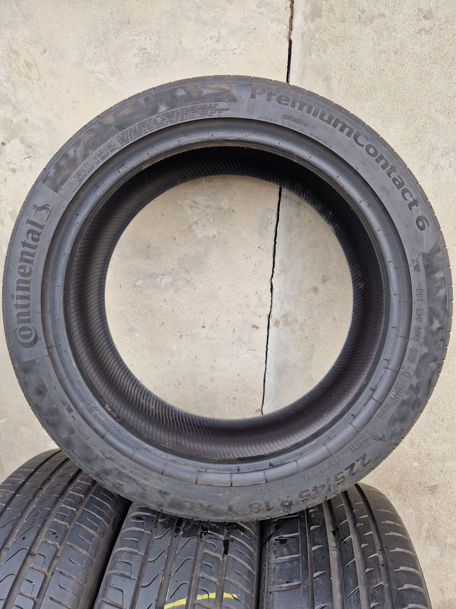 225 45 18 vara Pirelli și Continental