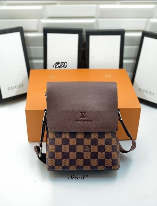 Мужская сумка Louis Vuitton
Качественная и удобная модель.