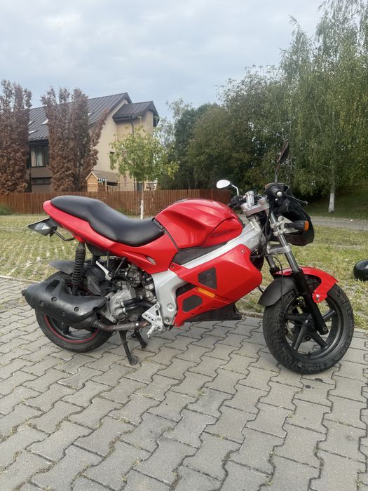 Gilera DNA 125 se conduce cu cat B