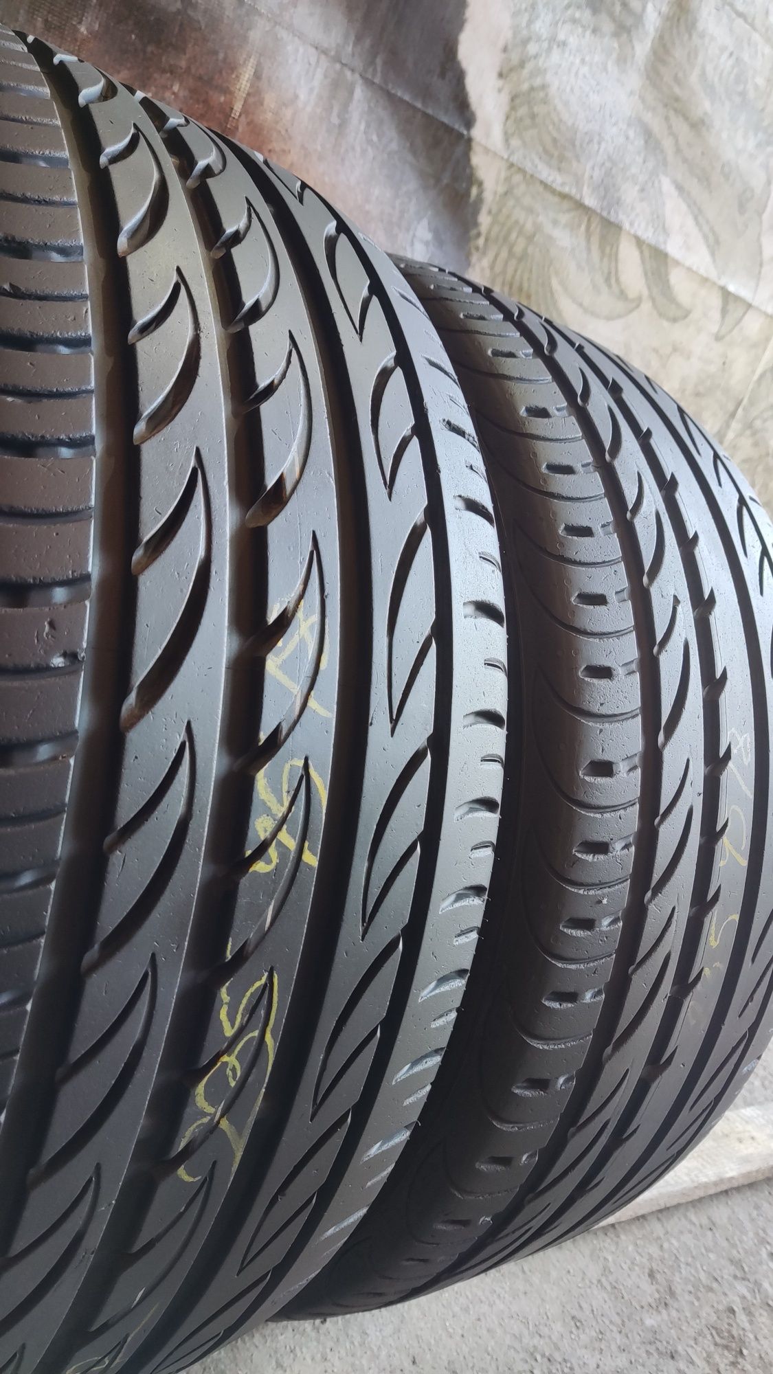 2бр летни гуми 235/45/18 Pirelli PZero Nero GT
6.8mm грайфер
Добро със