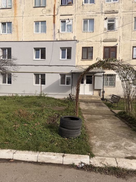 De vânzare apartament 2 camere – Săvinești