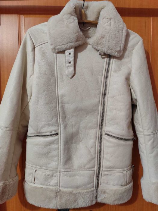Белая женская куртка