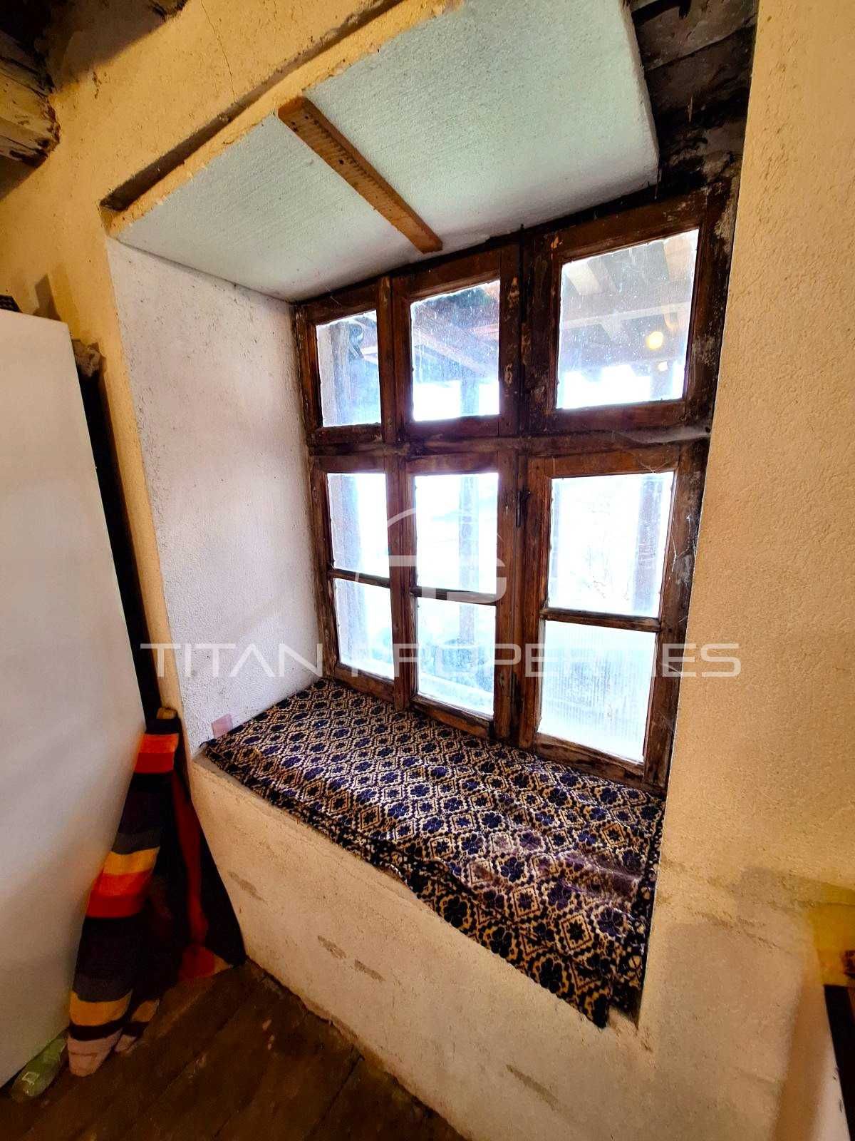 Двуетажна къща в село Добростан