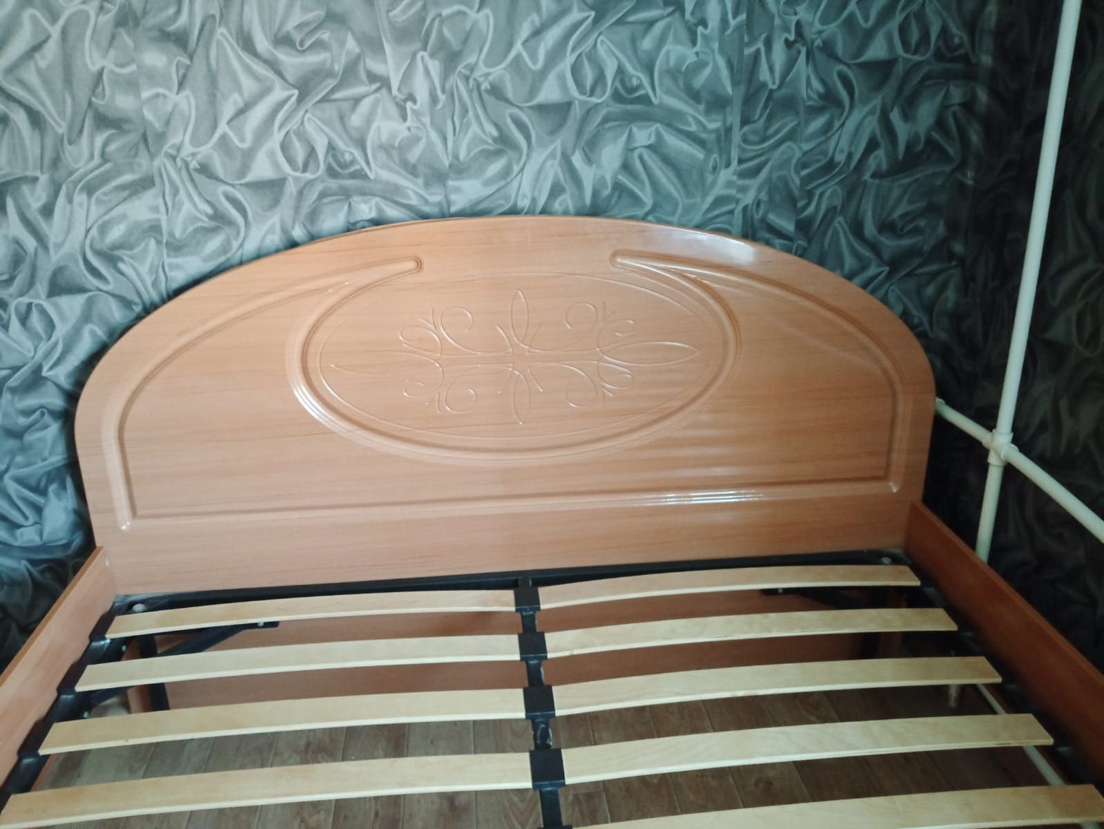 Продам 2-х спальную кровать.