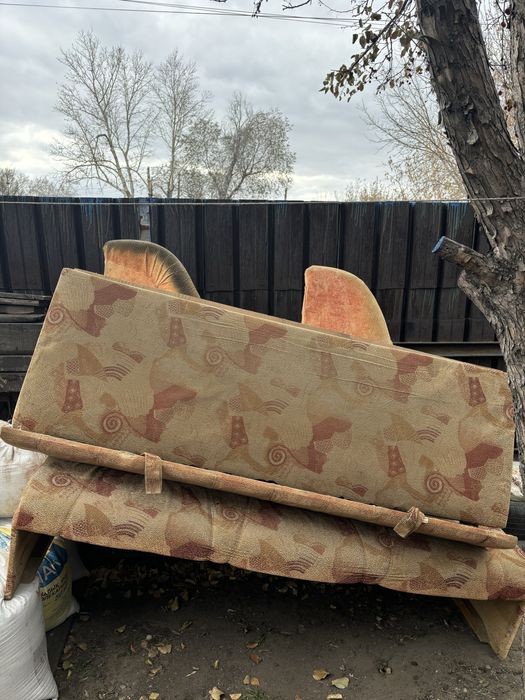 Диван продам в нормальном состояние