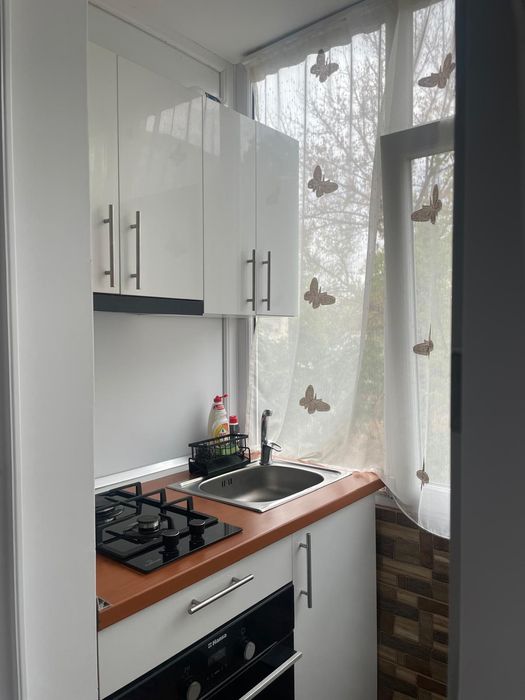 Vând apartament în valea roșie