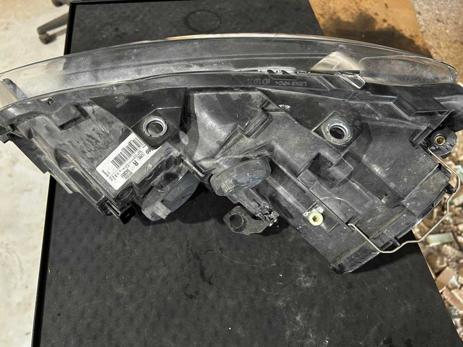 Десен фар за Голф 6