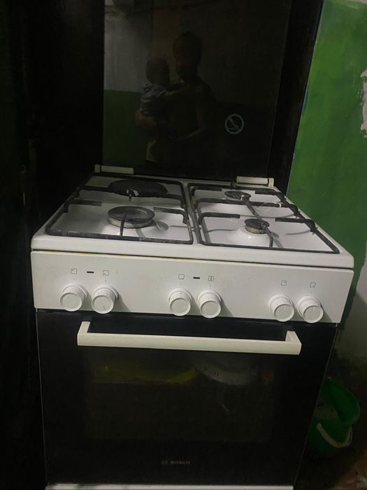 Газ + электро плита Bosch. В рабочем состоянии.