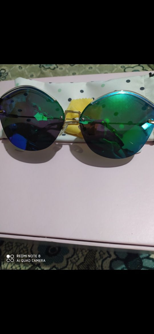 Солнцезащитный очки