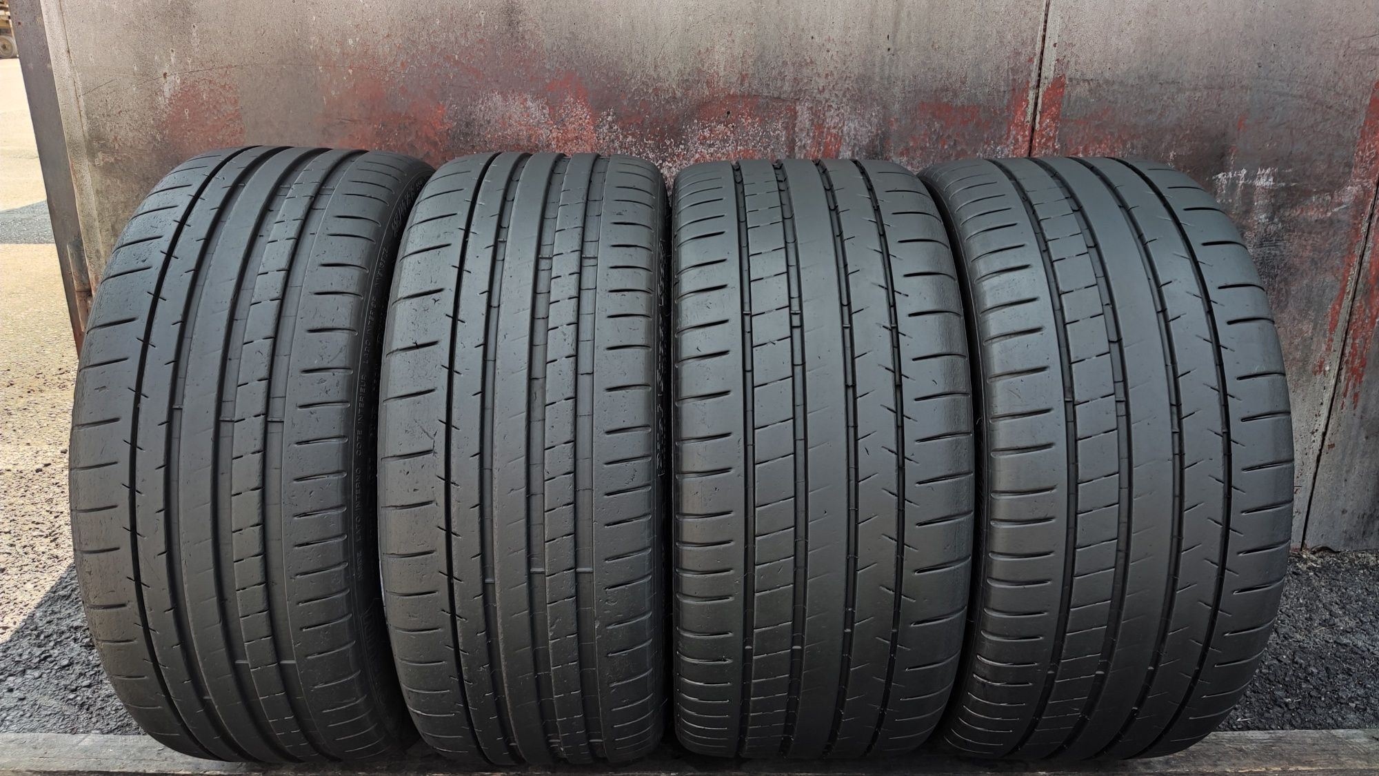 спорт пакет 225/40/18 и 245/35/18 Michelin Pilot Super Sport
dot22
7mm