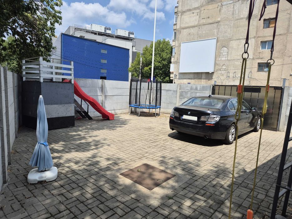 Garaj spațios de 140mp + teren 310mp, la doar 30m de Liberty Mall